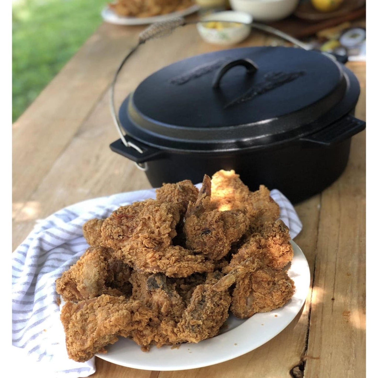 Bayou Classic 10-Quart Cast Iron Chicken Fryer