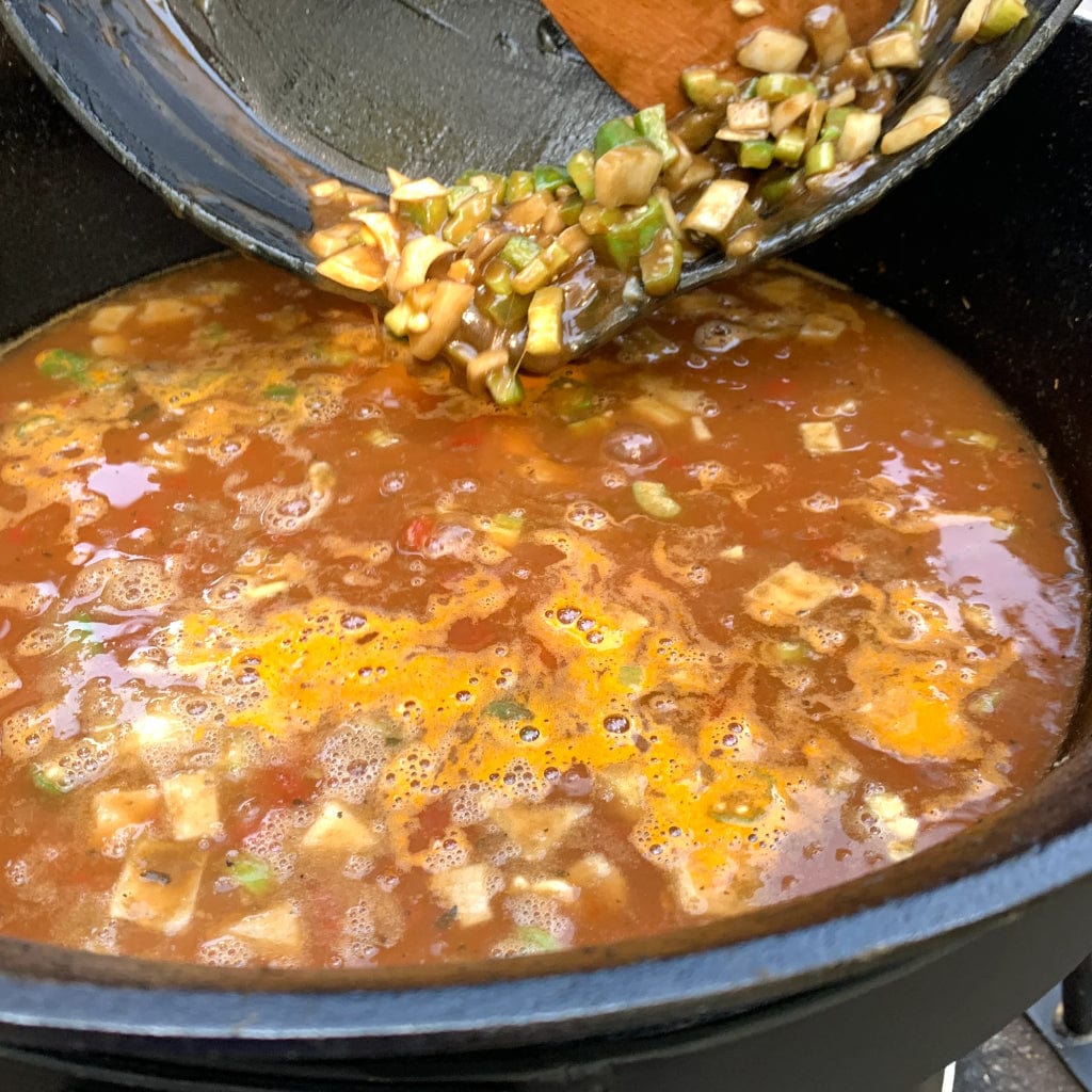 Bayou Classic 7-Gallon Cast Iron Jambalaya Kettle w/ Lid & Stand