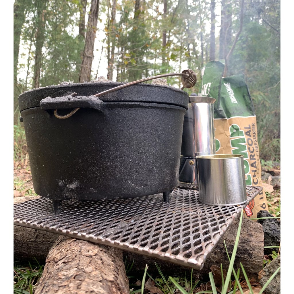 Bayou Classic 8-Quart Cast Iron Camp Dutch Oven w/ Feet