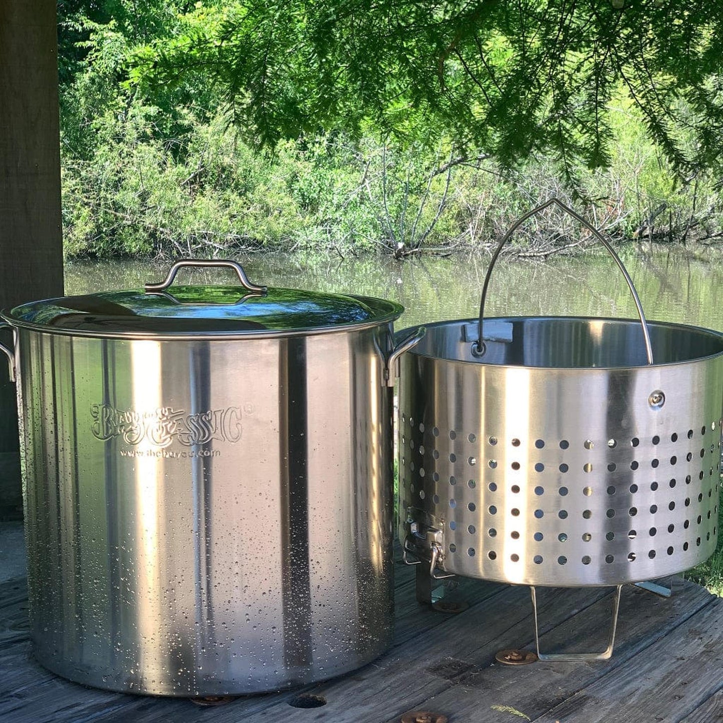 Bayou Classic 82-Quart Stainless Steel Bayou Boiler/Stockpot w/ Elevated Steam Basket