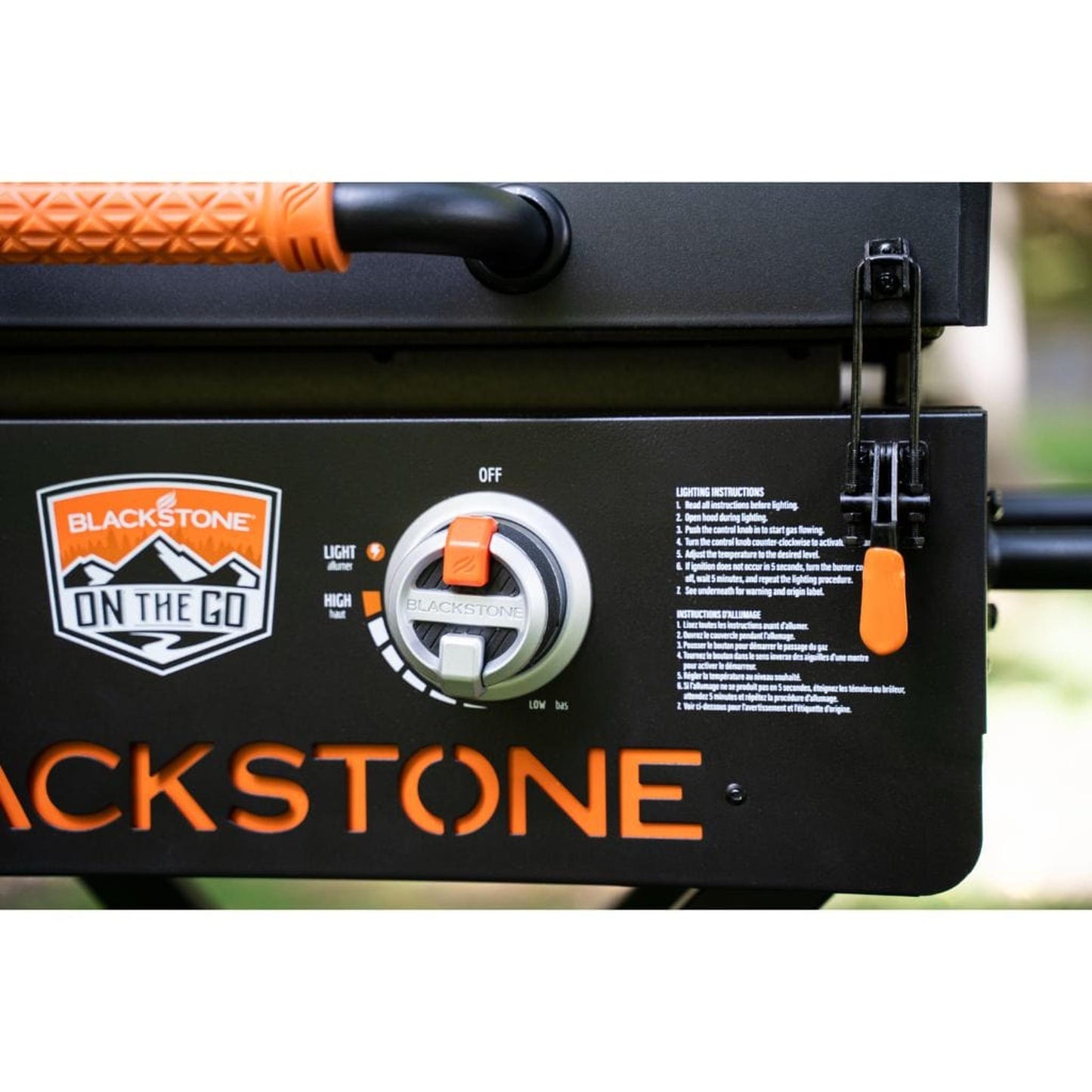 Blackstone 22" On The Go Propane Gas Scissor Cart Griddle with Hood