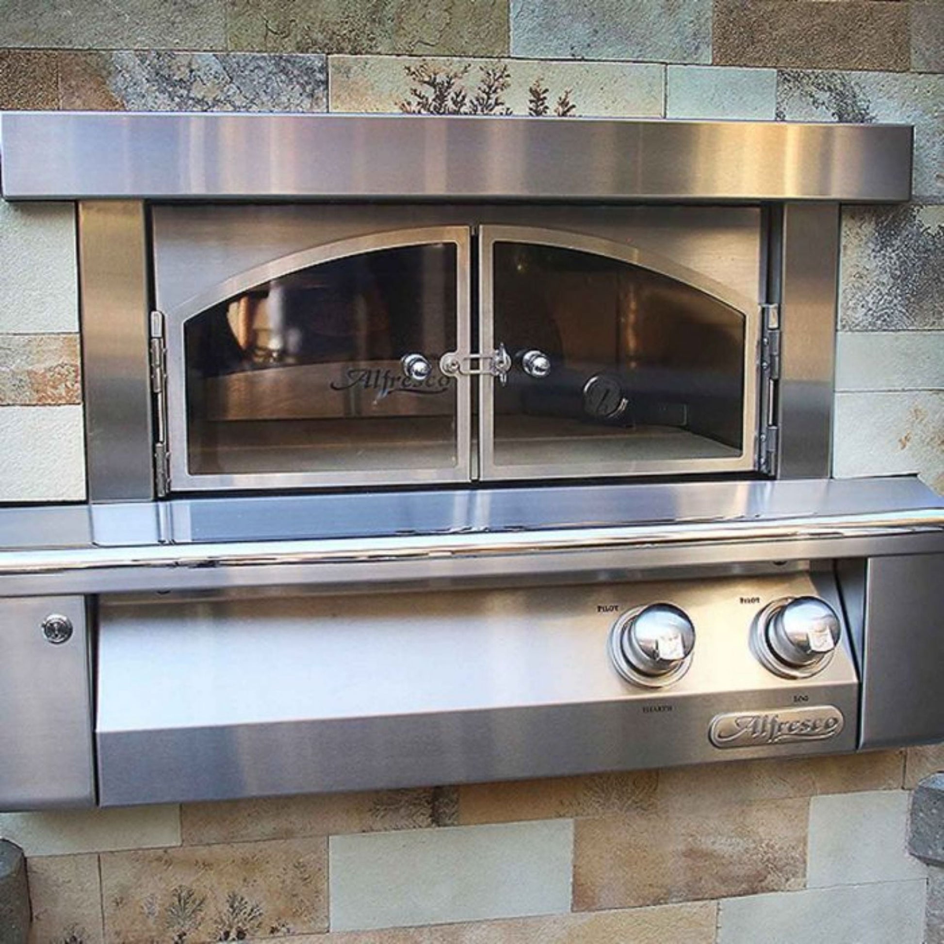Alfresco 30" Jet Black Gloss Liquid Propane Pizza Oven for Built-in Installations
