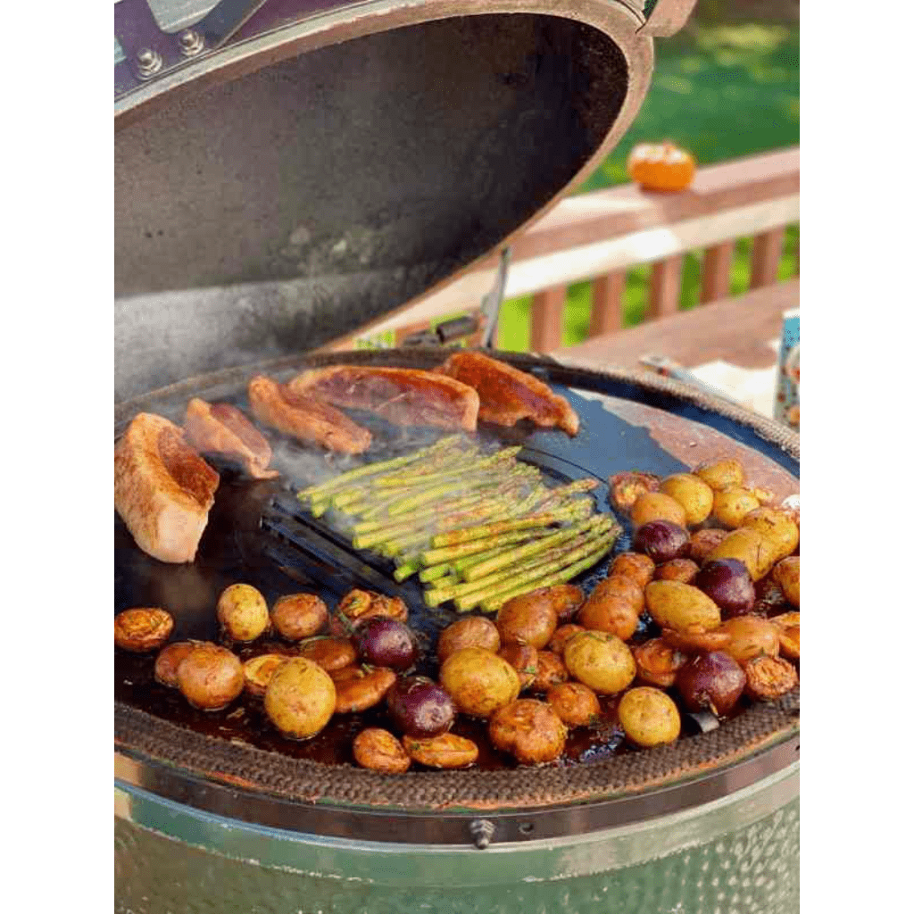 https://grillcollection.com/cdn/shop/files/Arteflame-Green-Egg-Style-Kamado-Style-Grill-Grate-Replacement-Grill-Griddle-Inserts-4.png?v=1685820019&width=1445