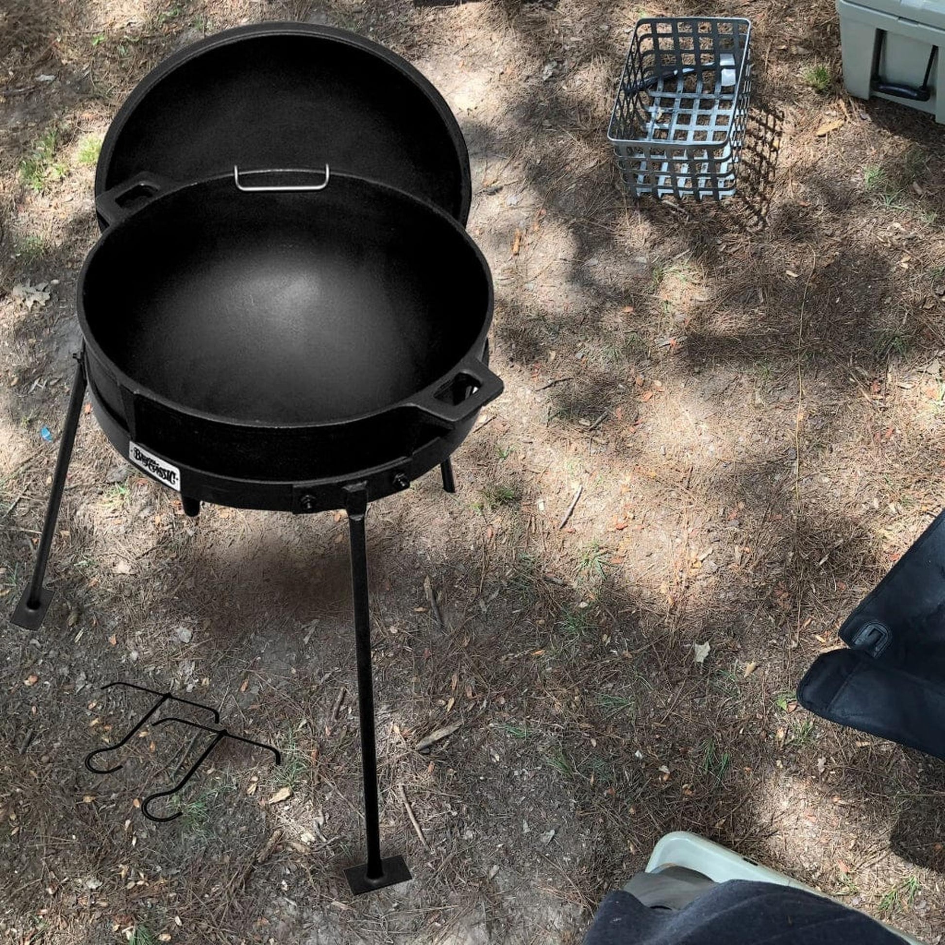 Bayou Classic CI7010 10gal Jambalaya Kettle Cast Iron Lid And Stand