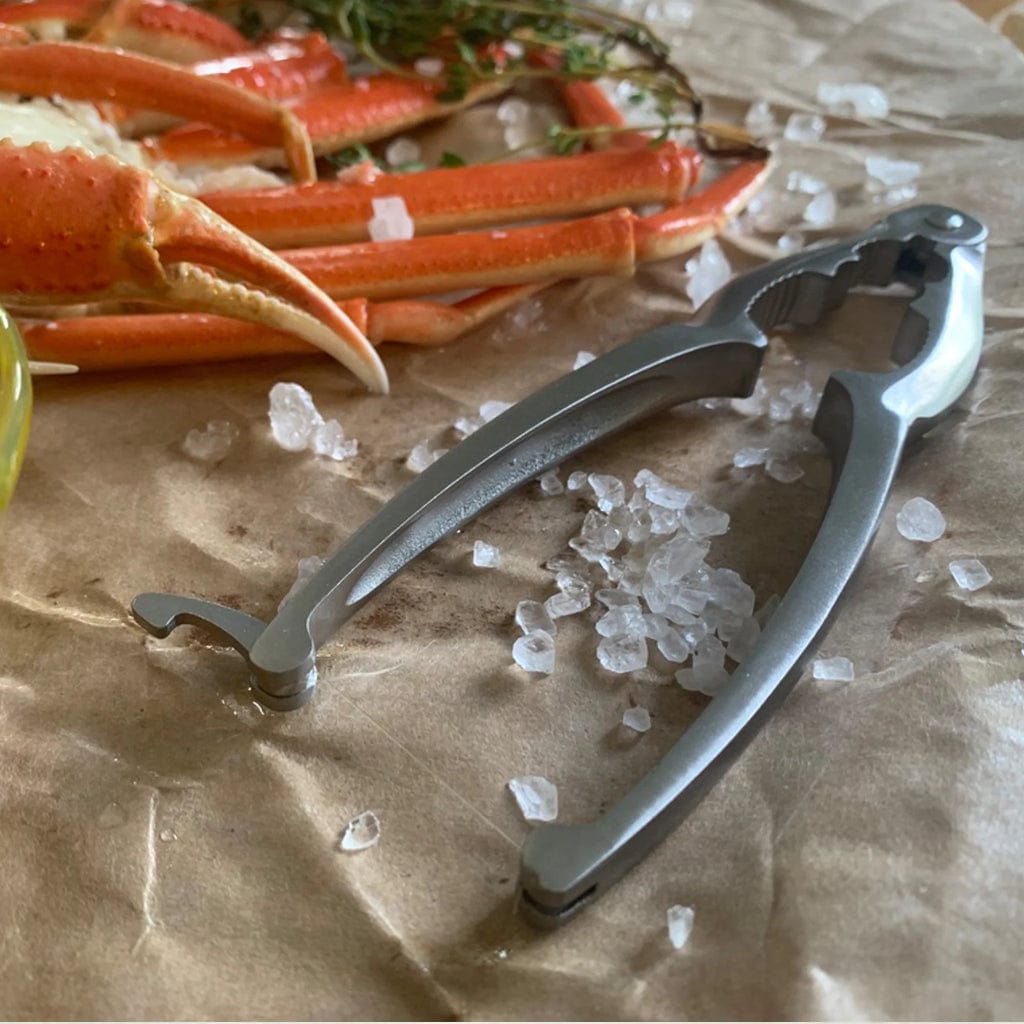 Bayou Classic 9" Stainless Steel Seafood Cracker