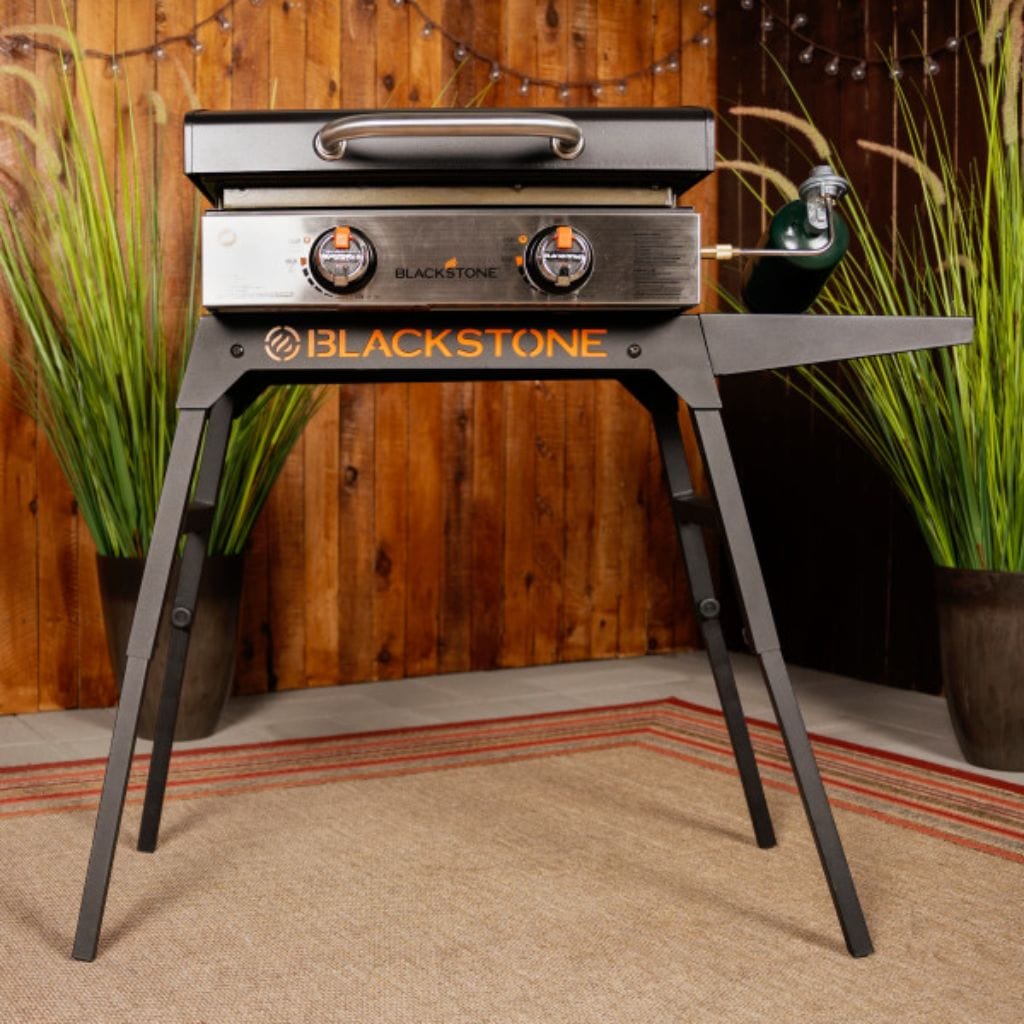 Blackstone 22 Tabletop Griddle with Hood 1813