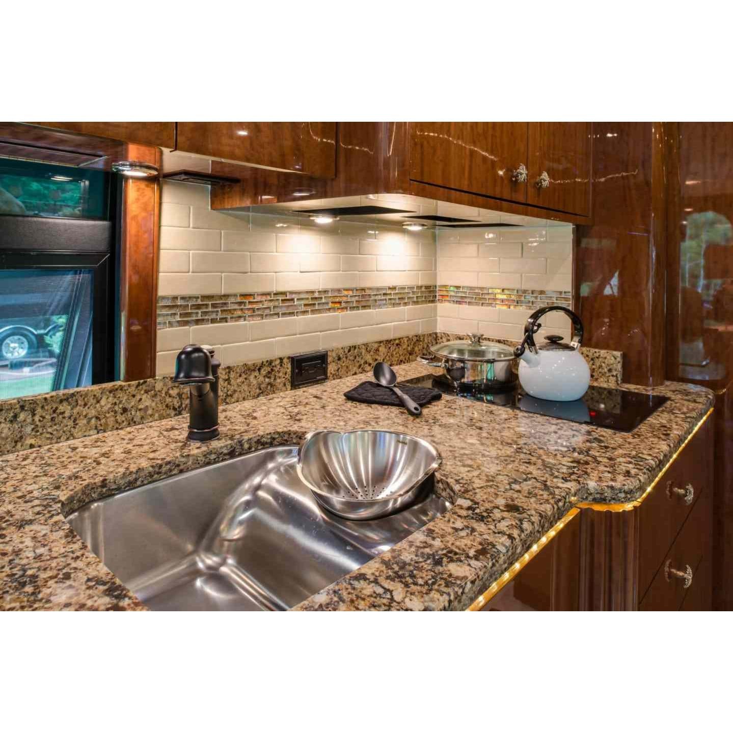 Kenyon Lite-Touch Q 21" 2-Burner Black 240V Small Portrait-Mount Electric Cooktop With Touch Control