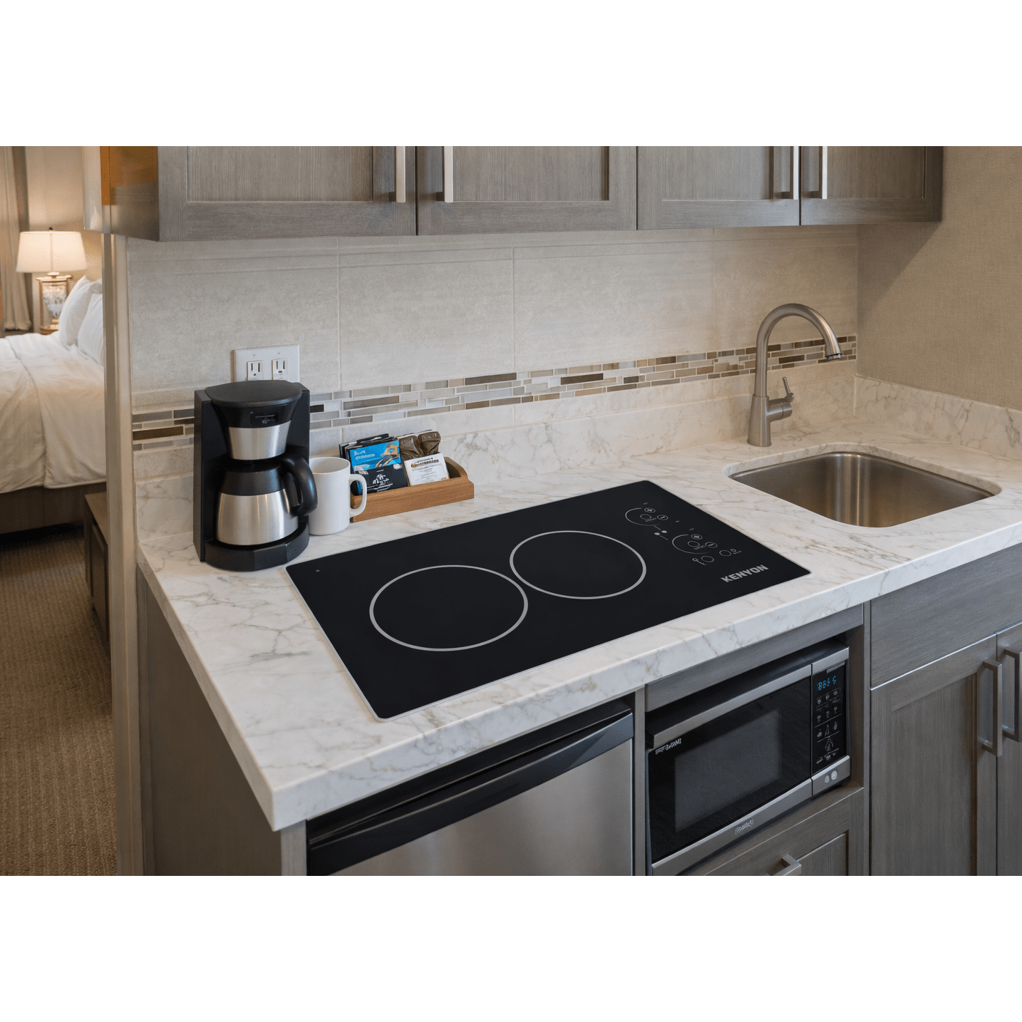 Kenyon Lite-Touch Q Cortez 21" 2-Burner Black 240V Landscape-Mount Electric Cooktop With Touch Control