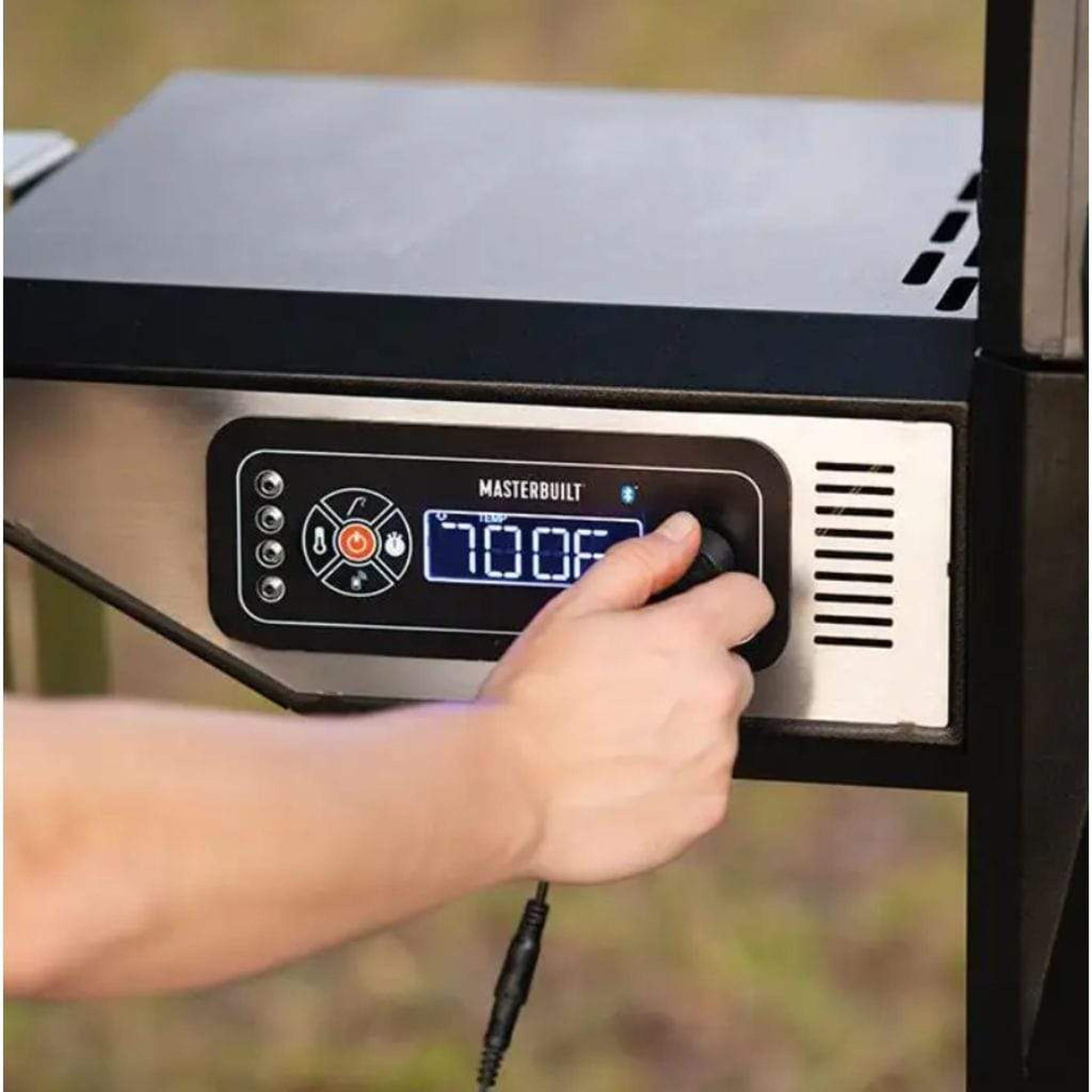 Masterbuilt Gravity Series™ 560 Digital Charcoal Grill + Smoker