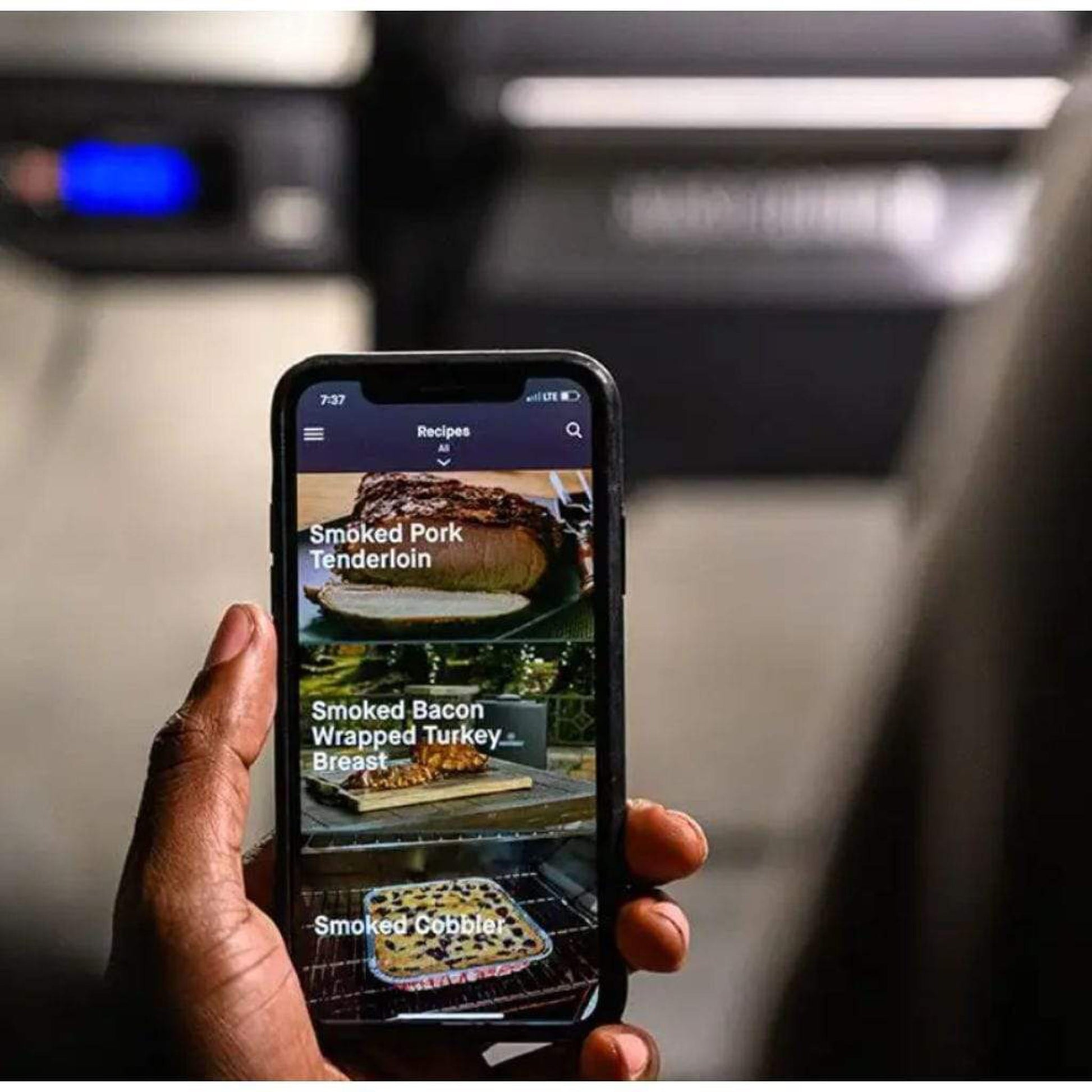 Masterbuilt Gravity Series™ 560 Digital Charcoal Grill + Smoker