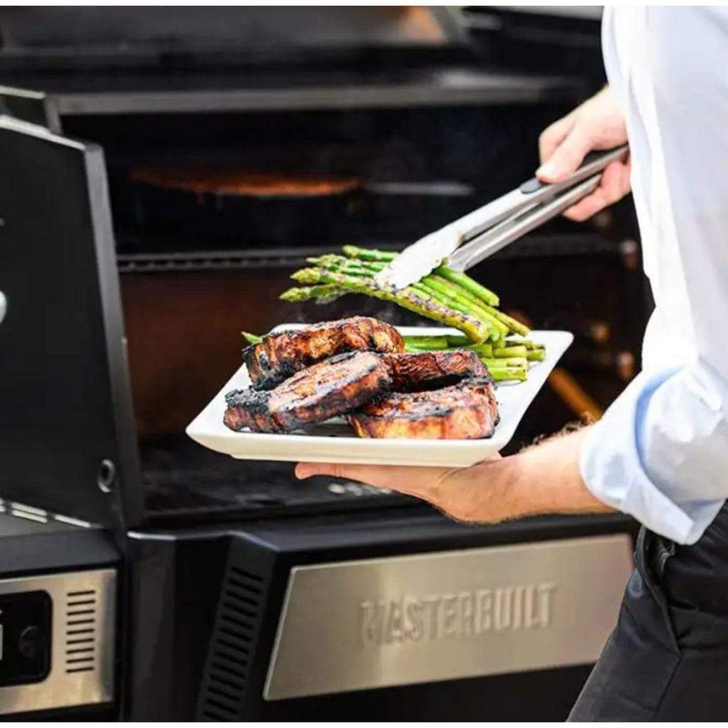 Masterbuilt Gravity Series™ 560 Digital Charcoal Grill + Smoker